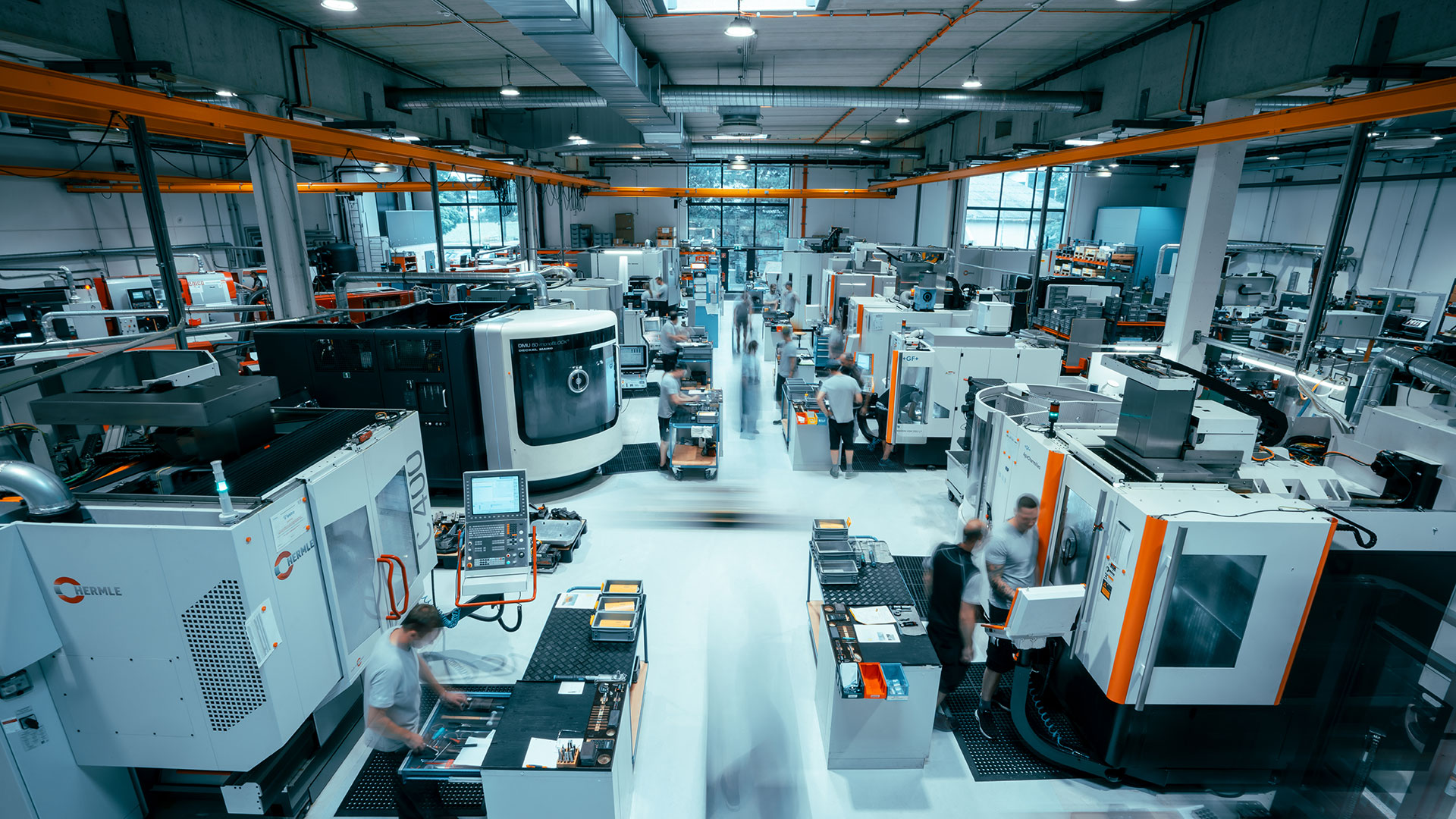 Karriere - Cards - Experienced CNC technicians: milling & turning Hall (m/f/d)