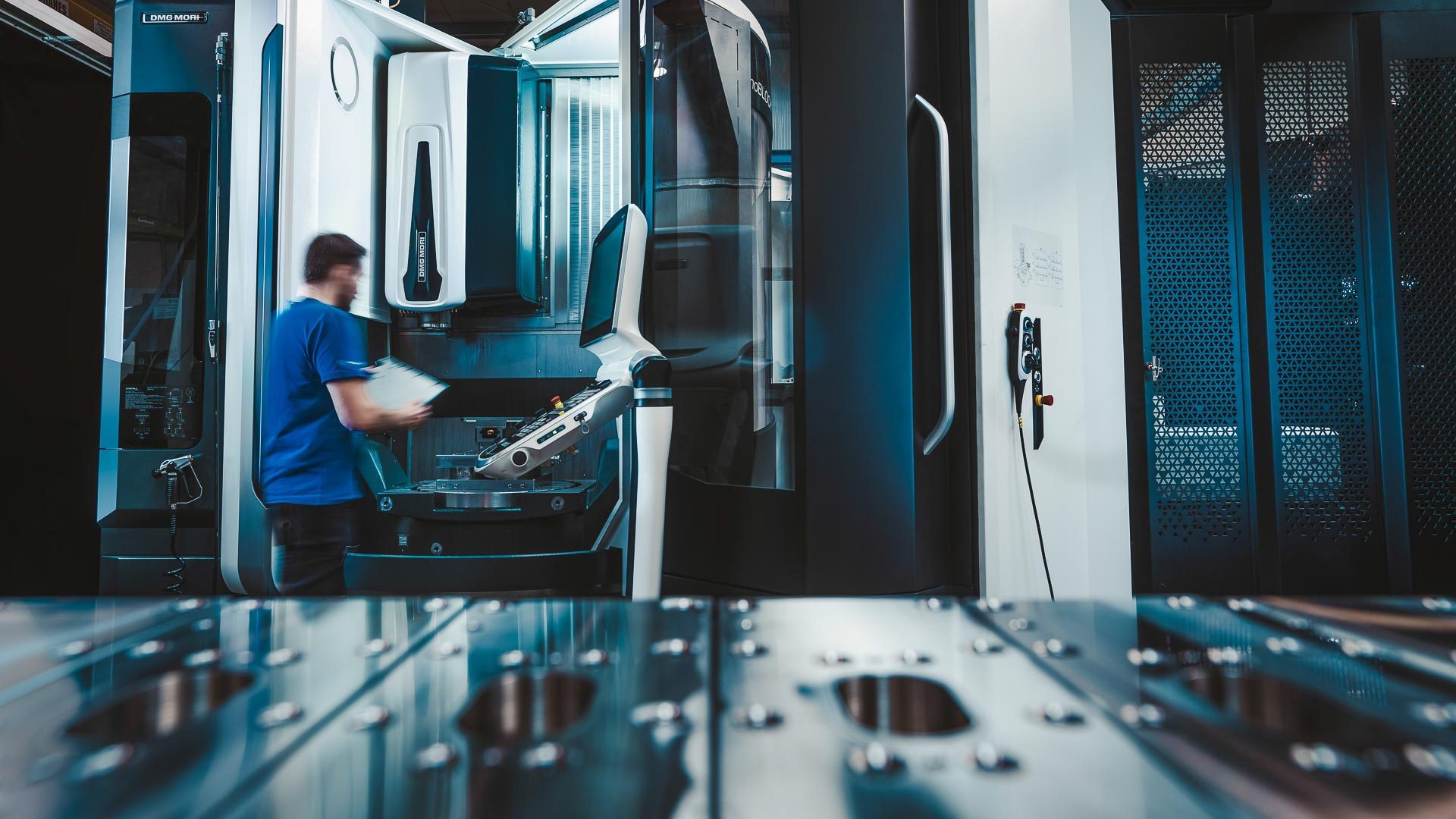 Karriere - Cards - Experienced CNC technicians: Milling and turning Wildermieming (m/f/d)