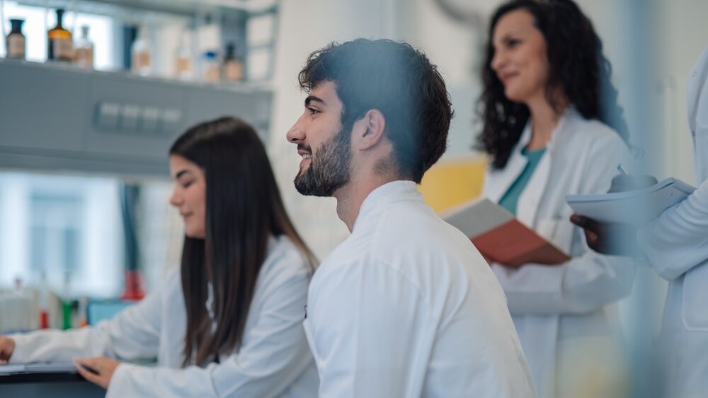 Karriere - Cards - Chemiker für Technische Sauberkeit & Verfahrensentwicklung (m/w/d)